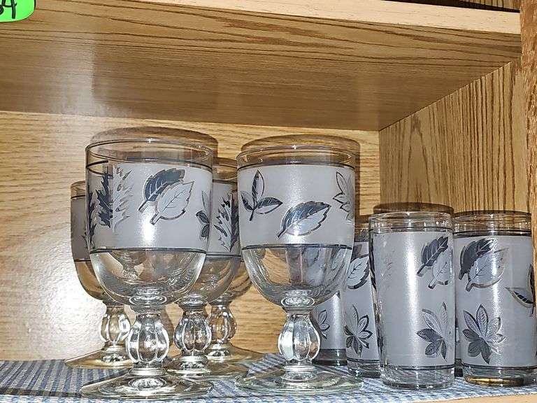Leaf patter drinking glasses