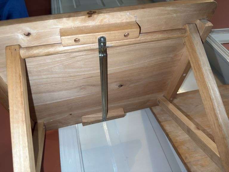 Wooden stool & 2 wooden TV trays