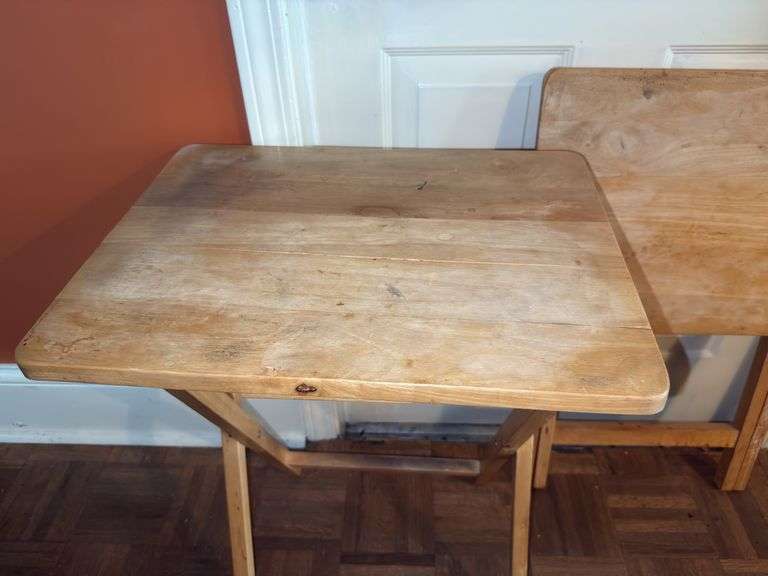 Wooden stool & 2 wooden TV trays