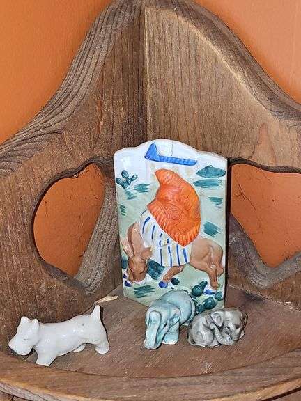 Corner wall shelf & decor