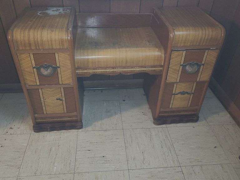 Vintage Waterfall Bedroom Vanity