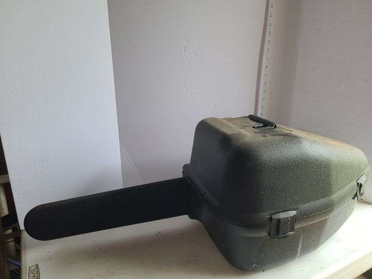 Chain saw & case