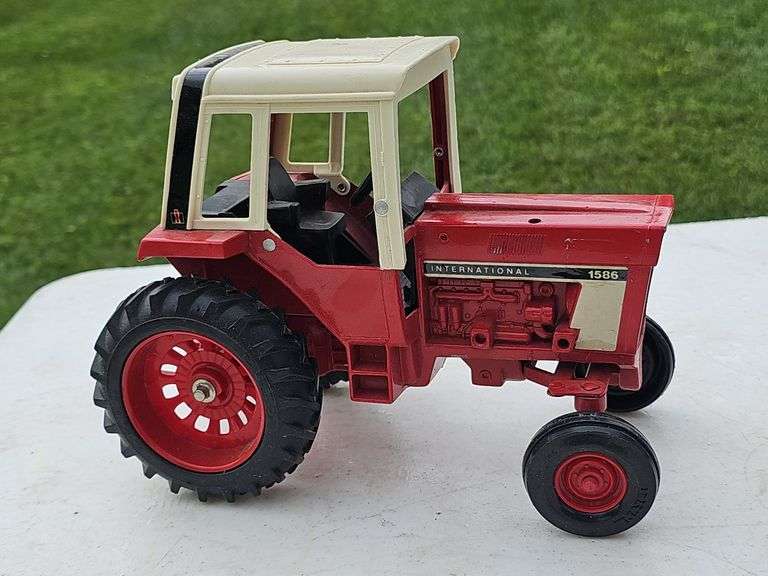 International tractor - toy