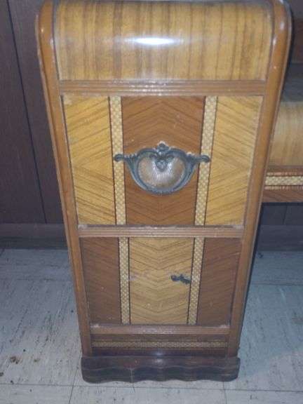Vintage Waterfall Bedroom Vanity