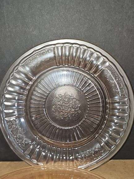 Mixed lot of pink depression glass.