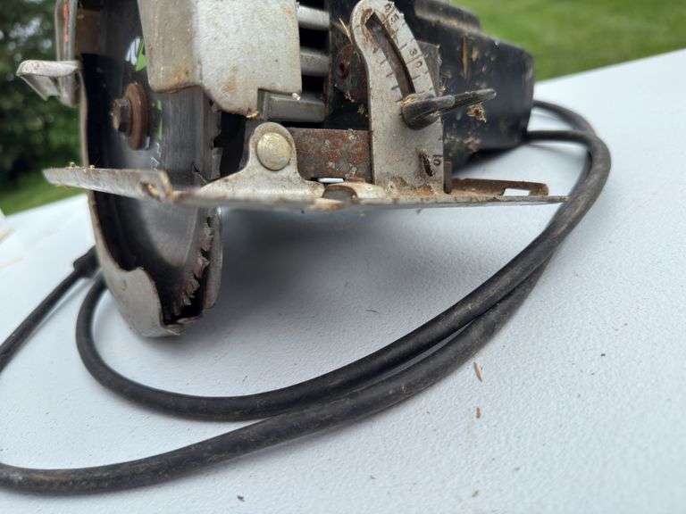 Black and Decker corded saw