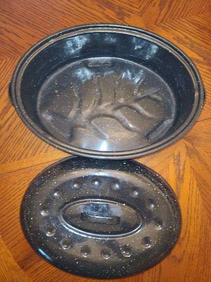 Black and enamel roasting pan with lid.