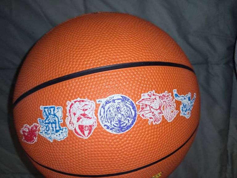 Hardee's basketball & Harlem Globetrotters ball