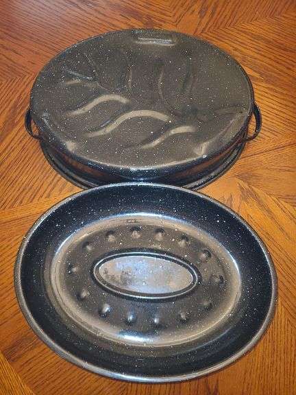 Black and enamel roasting pan with lid.
