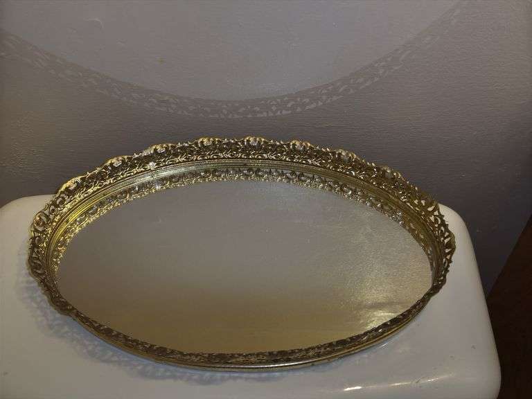 Oval vanity mirror