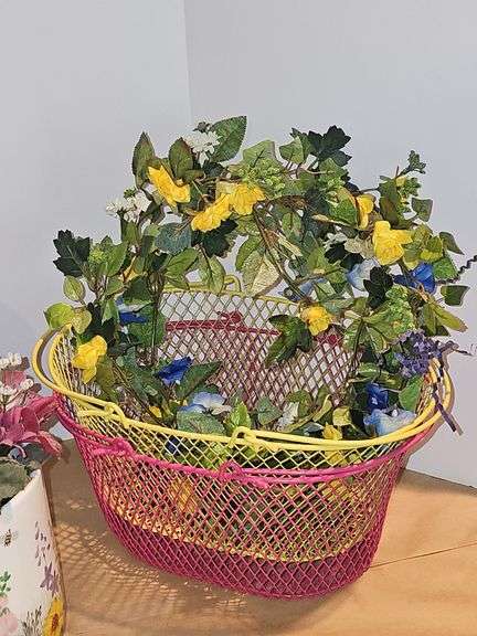 Flower pots & other misc decor