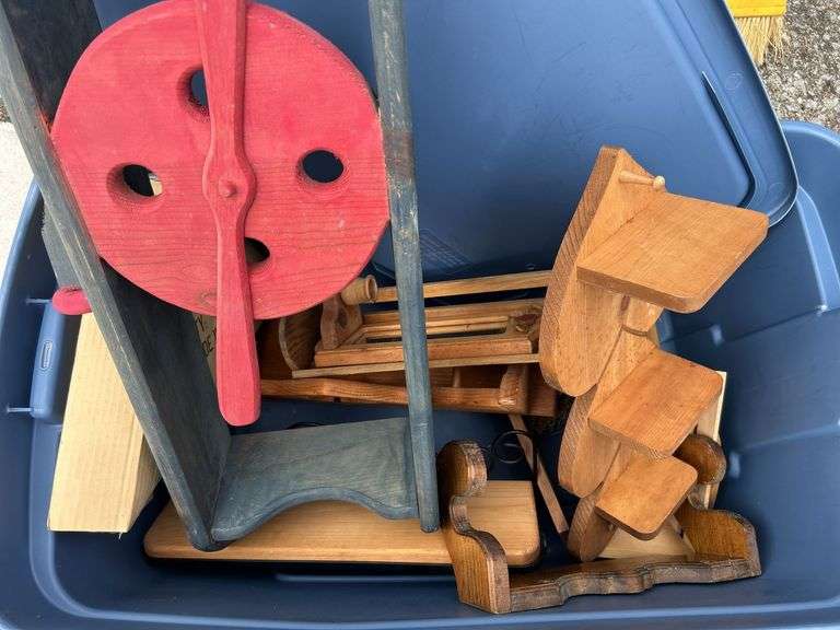 Tote of wooden decor