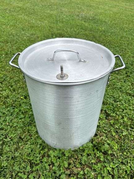 Aluminum pot with lid