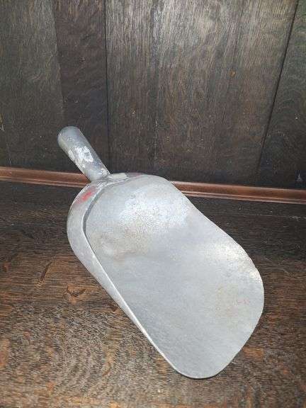 Metal ice scoop