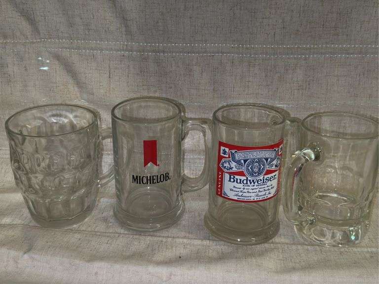 Mugs and coffee cups.
