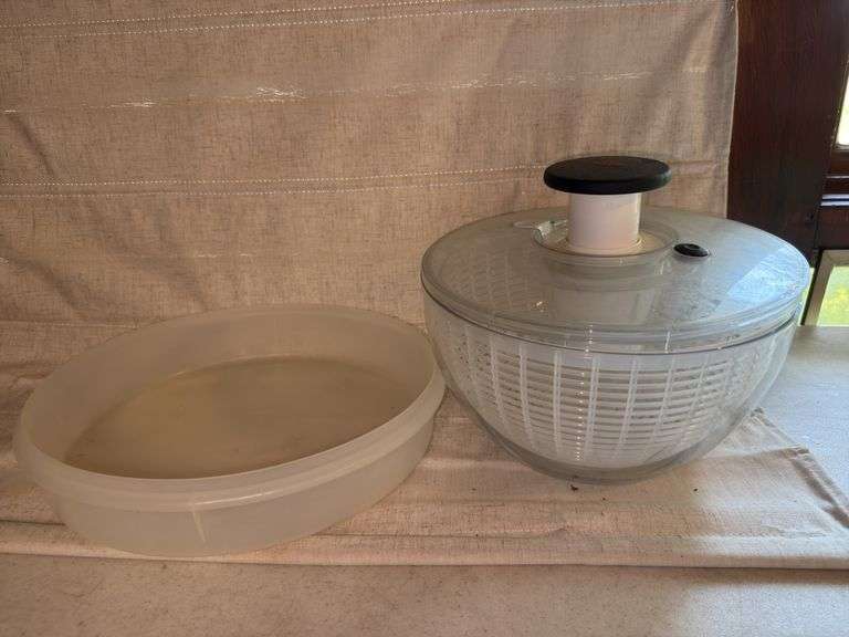 Large Tupperware bowl & other kitchen items