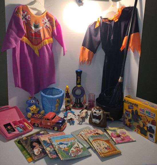 Costumes & toys