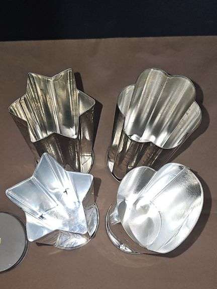 Cracker tins/cookie cutter
