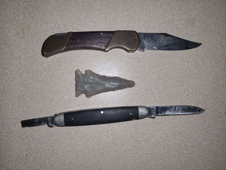 Knives & Arrowhead