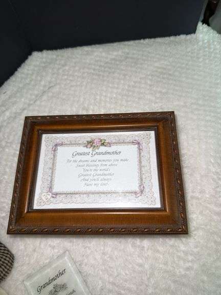 "Grandmother" Themed Decor
