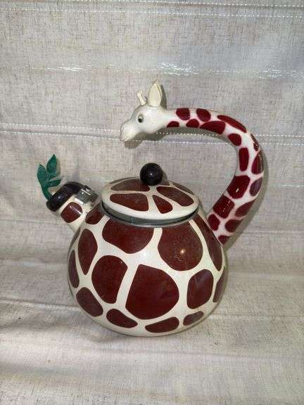 Giraffe teapot.