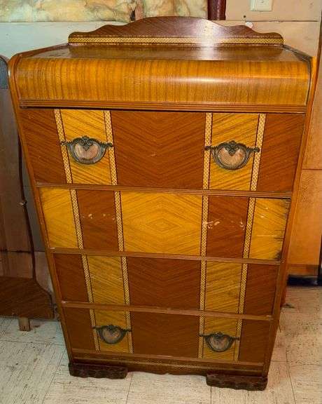 Antique chest of drawers
