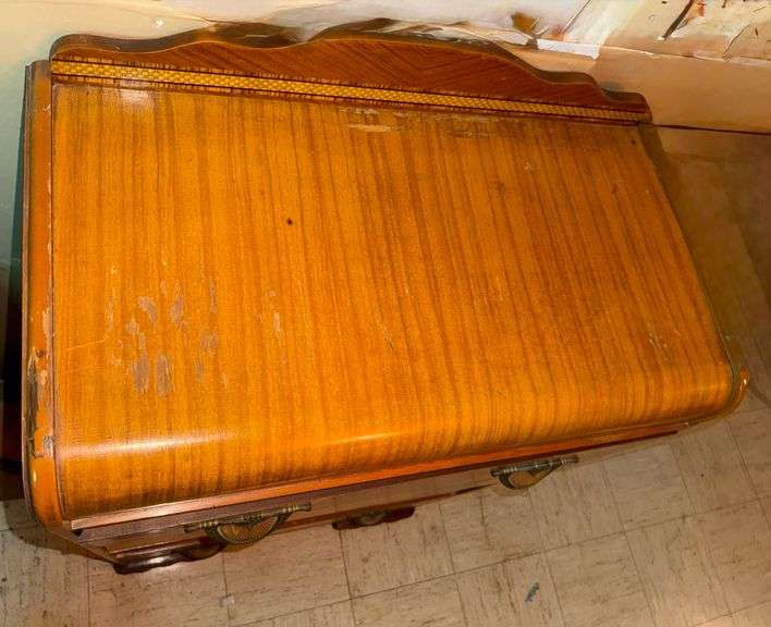 Antique chest of drawers