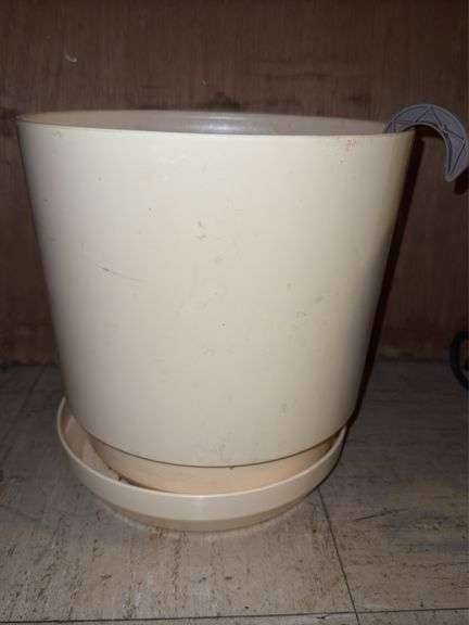 Gardening tools, flower pots & watering cans
