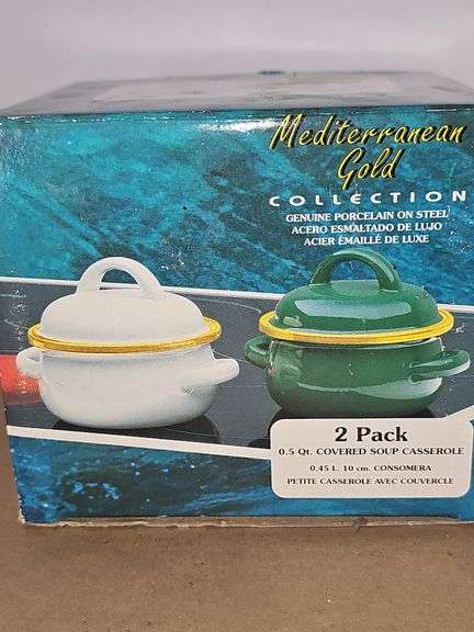 .5 Qt white covered soup Casserole pan