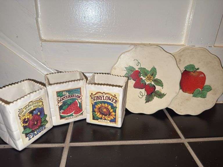 Porcelain & Pottery Collectables