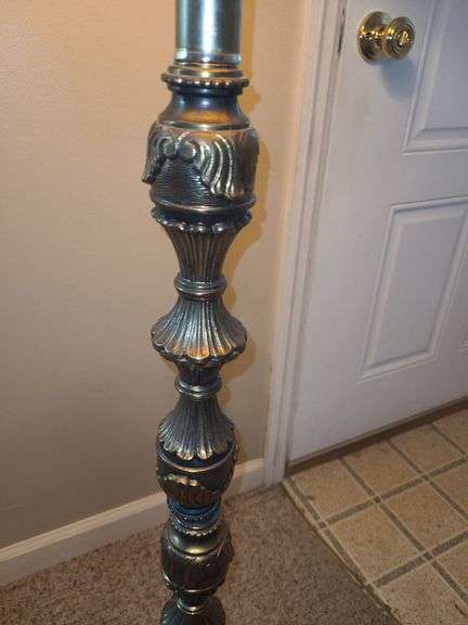 Floor lamp with shade