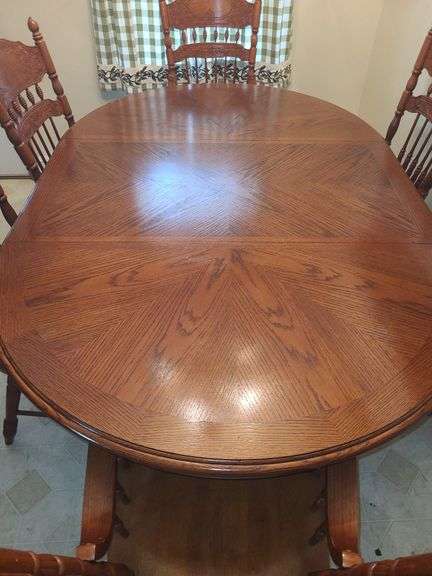 Solid wood dining table, 4 chairs, & 2 captain chairs