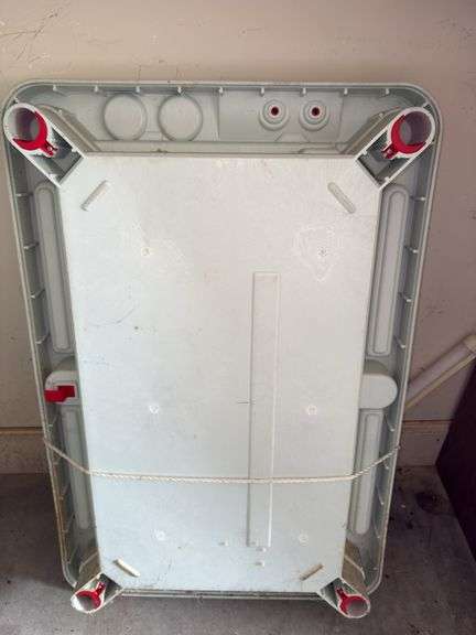 Air hockey table