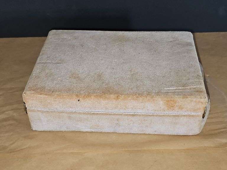 Vintage jewelry box & jewelry
