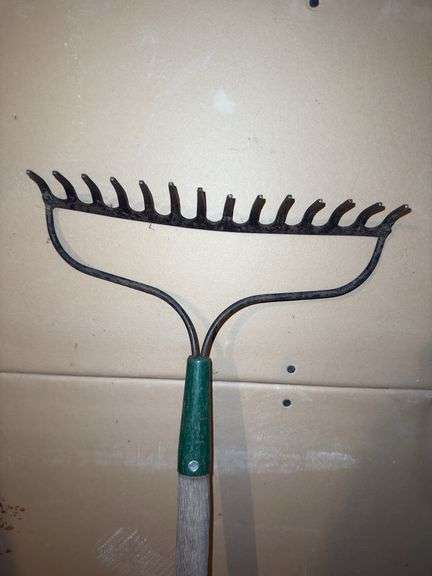 Lawn/garden tools