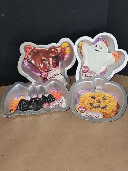 Wilton- personal size cake pans