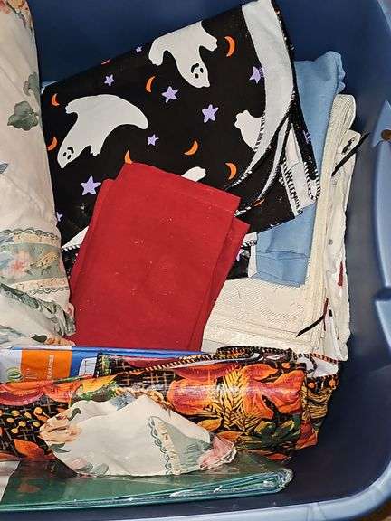 Tote of linens