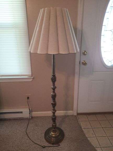 Floor lamp with shade
