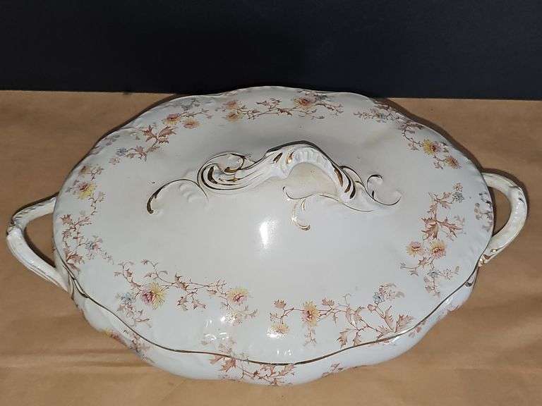 Wedgewood Porcelain Covered Soup Tureen