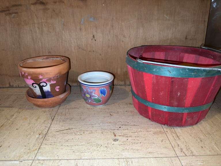 Gardening tools, flower pots & watering cans