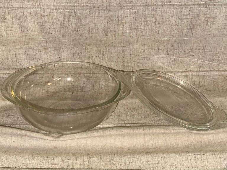 Vintage PYREX 1.5 qt Casserole Dish with Lid