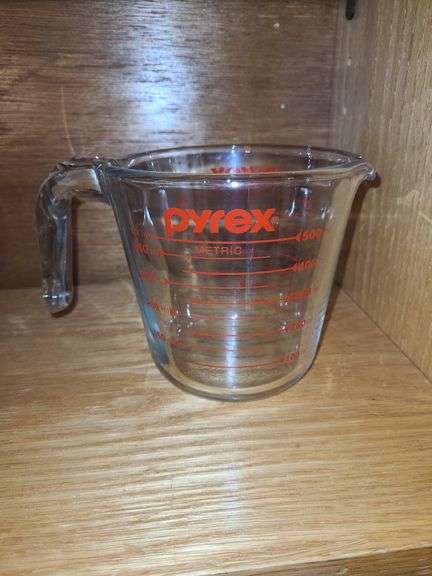Measuring cups.