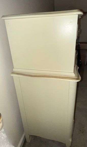 Chest of drawers