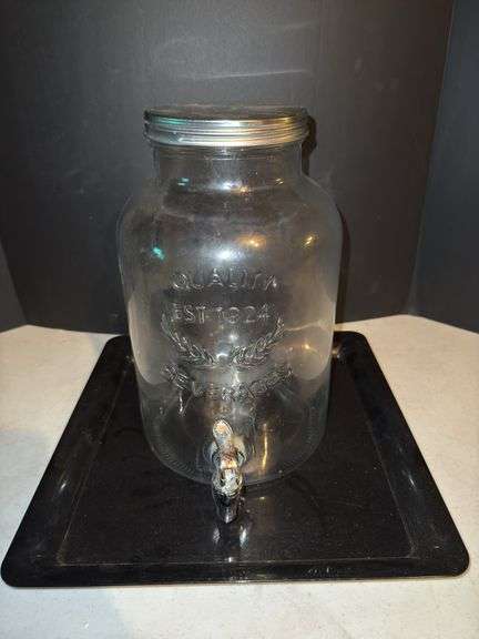 Mason style beverage jar and tray.