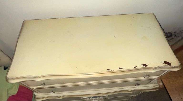 Chest of drawers