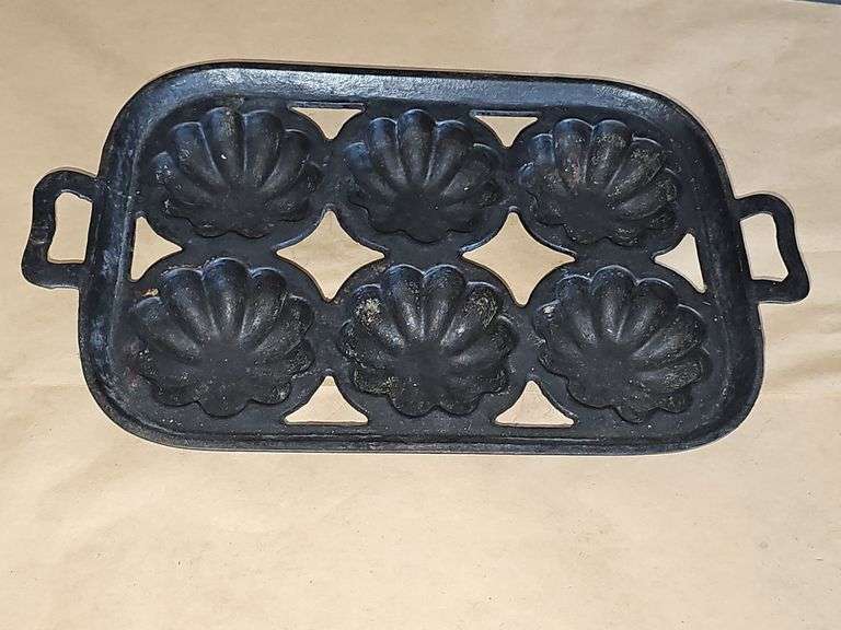 Vintage Cast Iron Turk's Head Muffin Pan