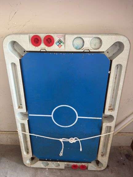 Air hockey table