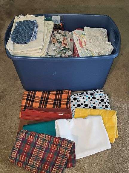 Tote of linens