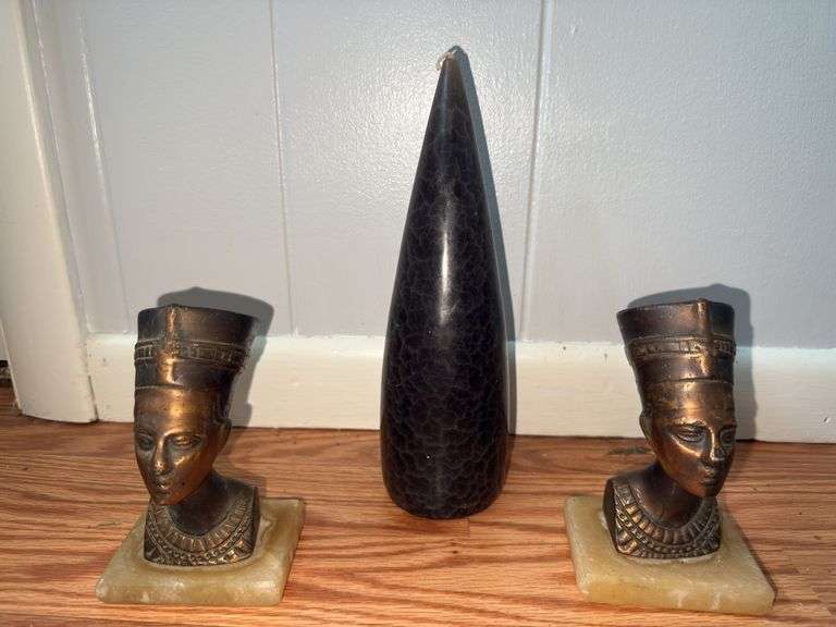 Display of Queen Nefertiti & candle