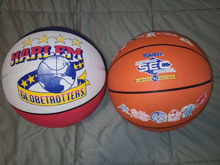 Hardee's basketball & Harlem Globetrotters ball